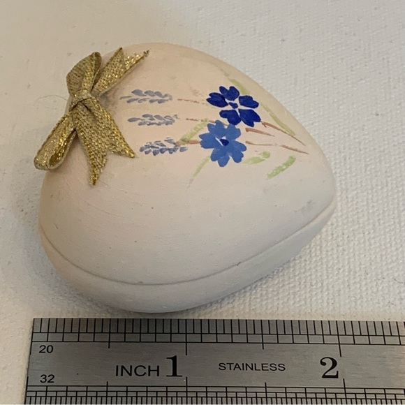 Heart Shaped Bisque Porcelain Trinket Box Blue Flowers Gold Bow Lid Vintage 2"x2 - Picture 14 of 14